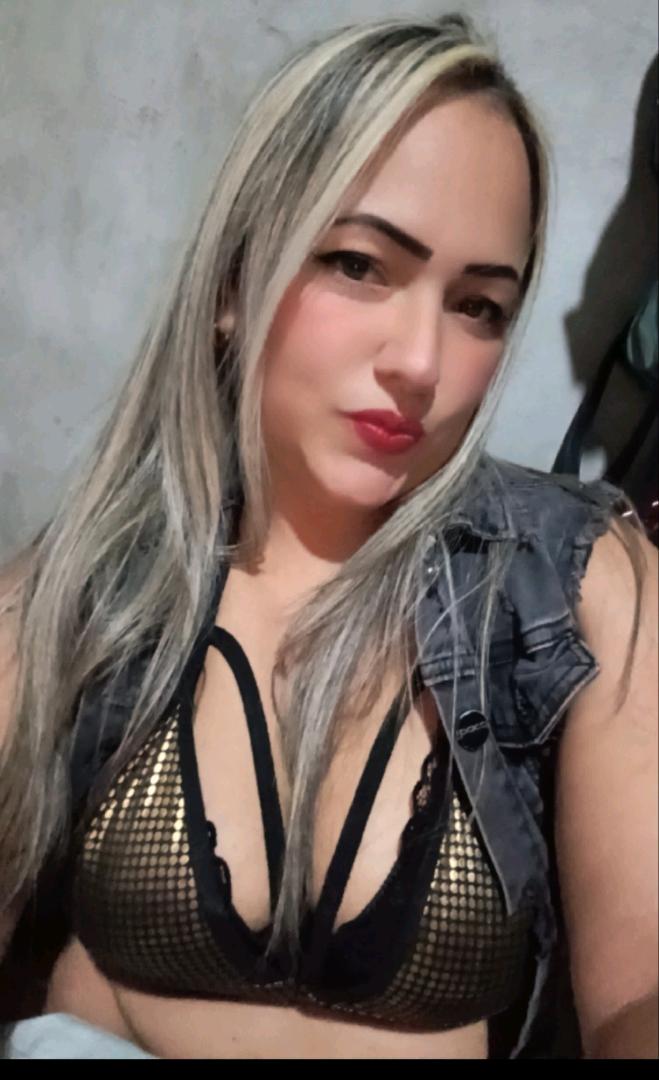Crisbel, 25, available for live video chat on GoMeetMe