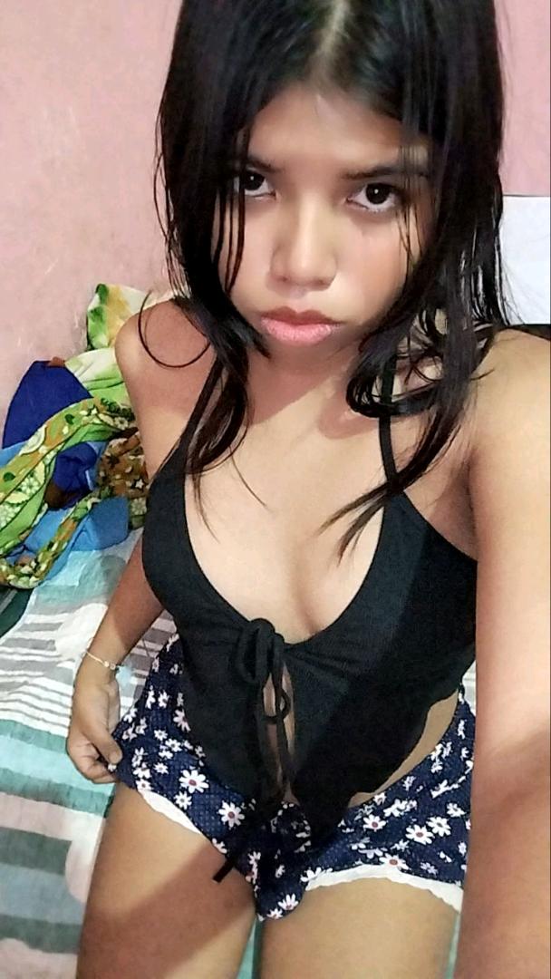 Nenita, 21, available for live video chat on GoMeetMe
