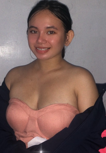 Dolce, 24, available for live video chat on GoMeetMe