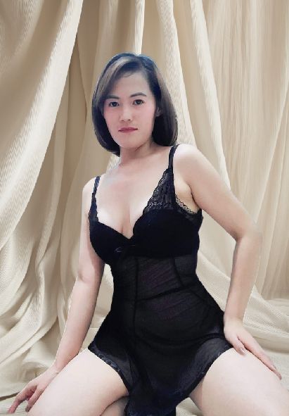 Asianna, 25, available for live video chat on GoMeetMe