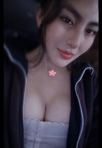 Pretty, 19, available for live video chat on GoMeetMe